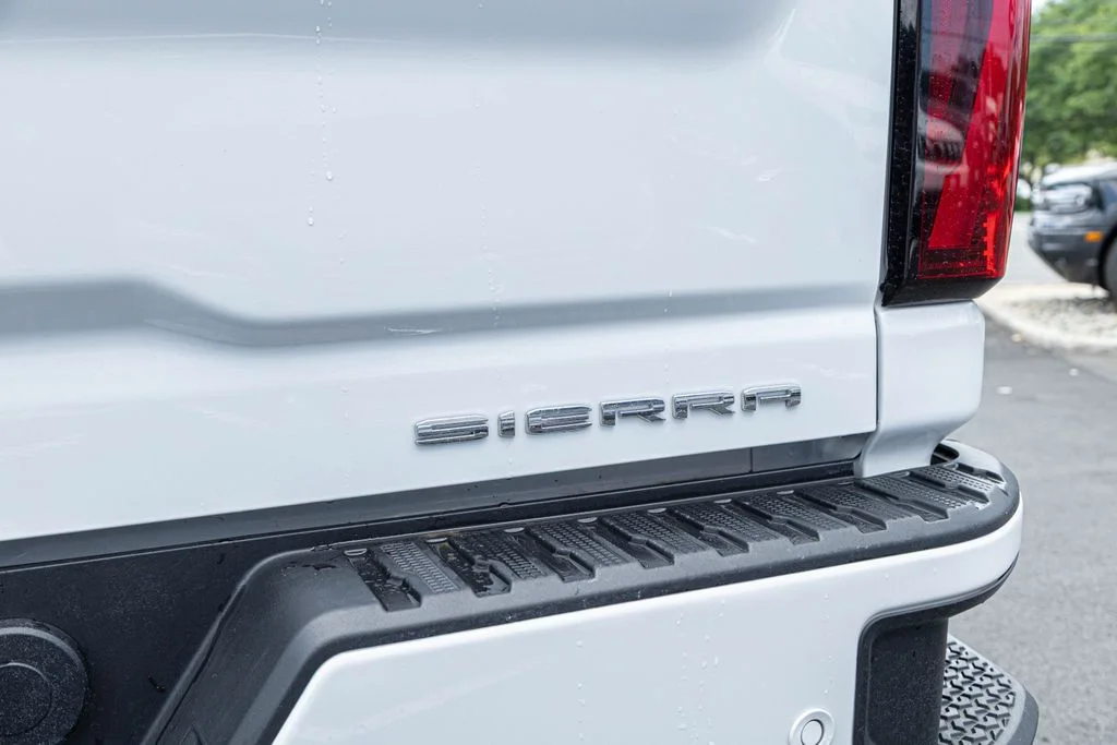 Used 2025 White GMC Denali Ultimate image 18