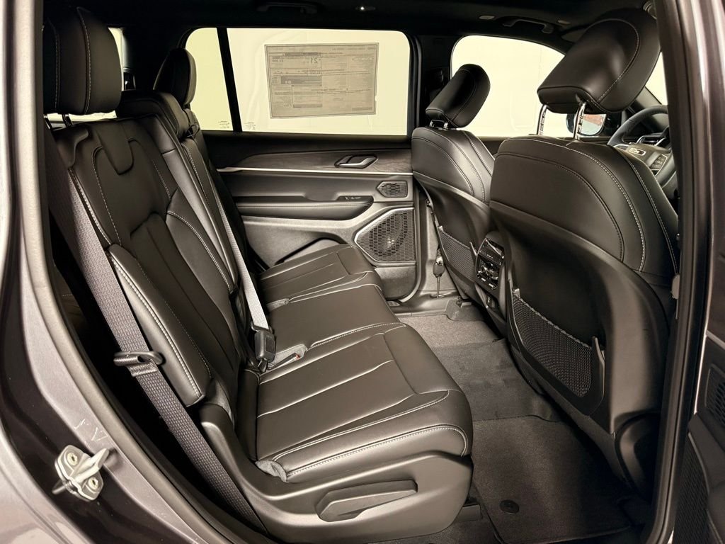 New 2025 Baltic Gray Metallic Clear-Coat Exterior Paint Jeep Limited image 19