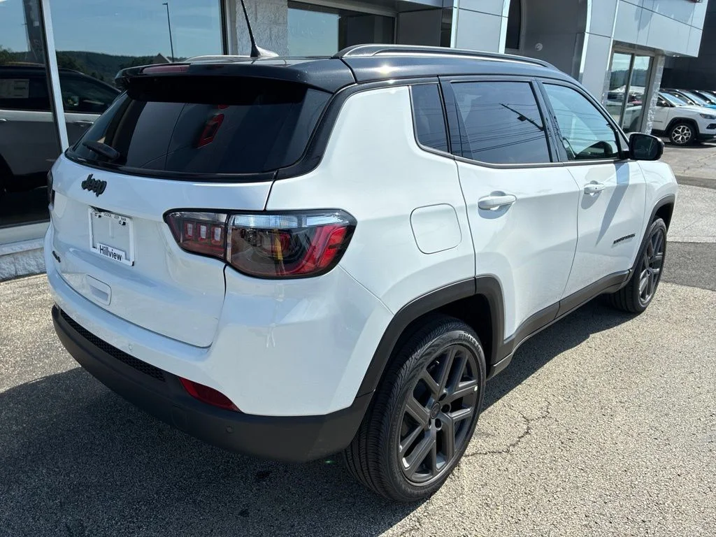 New 2026 Bright White Clear-Coat Exterior Paint Jeep Limited image 8