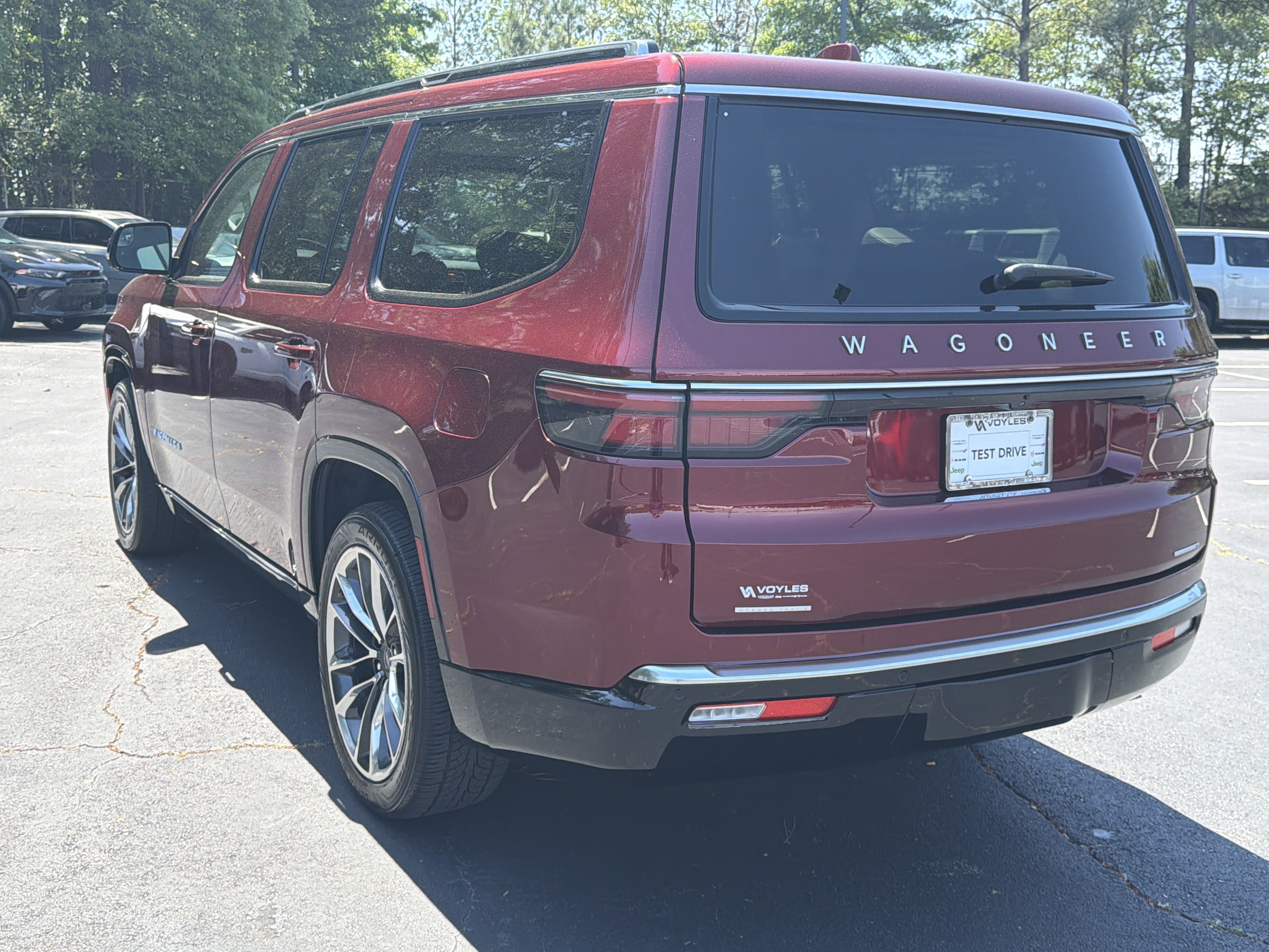 Used 2022 Velvet Red Pearlcoat Jeep Series III image 11