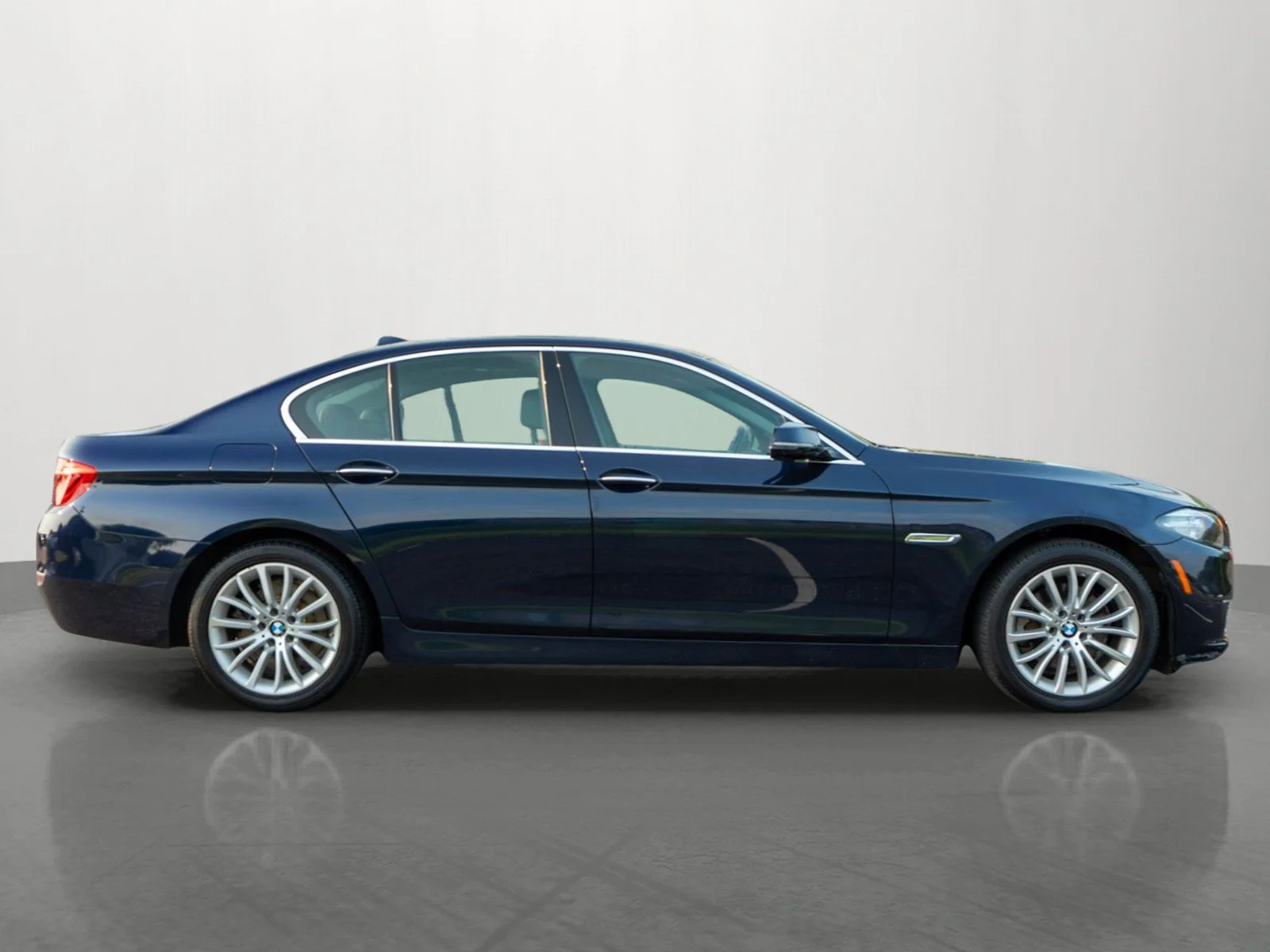 Used 2014 Imperial Blue Metallic BMW 528i xDrive image 8