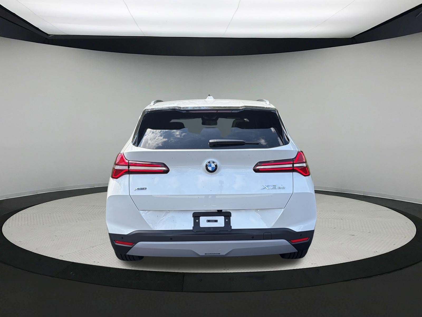 New 2026 Mineral White Metallic BMW 30 xDrive image 4