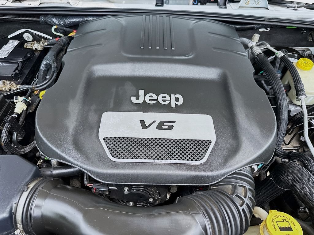 Used 2017 Bright White Clearcoat Jeep Sport image 25