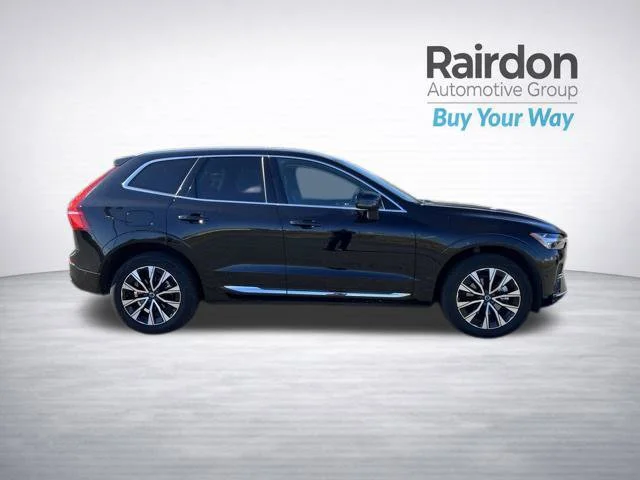 Used 2023 Onyx Black Metallic Volvo Plus Bright Theme image 8
