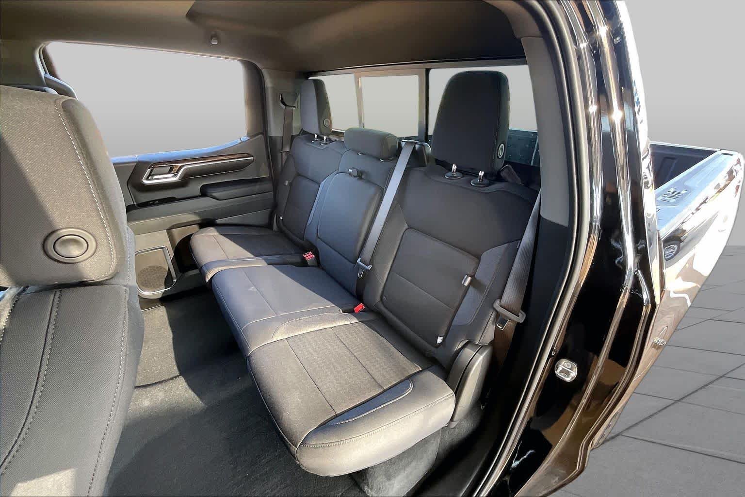 Used 2024 Onyx Black GMC Elevation image 17