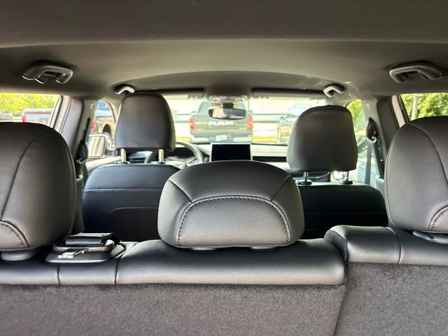 New 2026 Bright White Clear-Coat Exterior Paint Jeep Latitude image 32