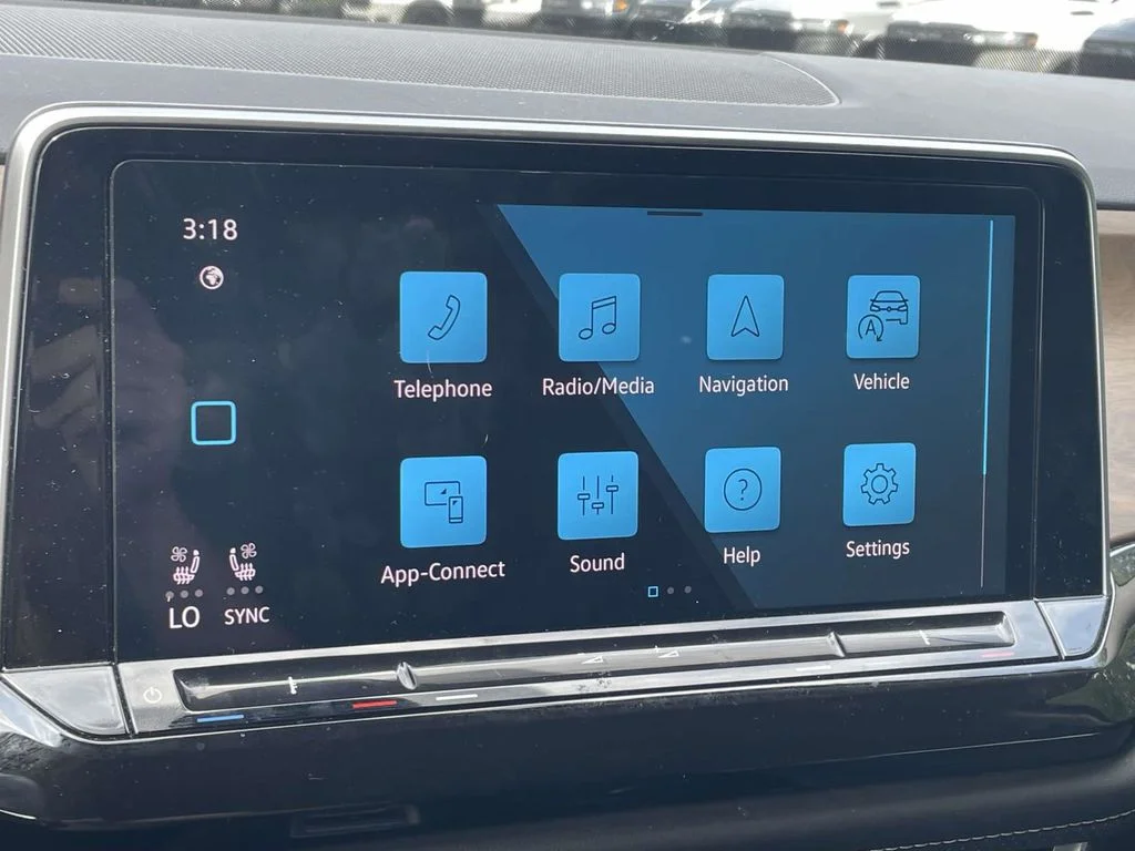 Certified Used 2025  Volkswagen 2.0T SE w/Technology image 30