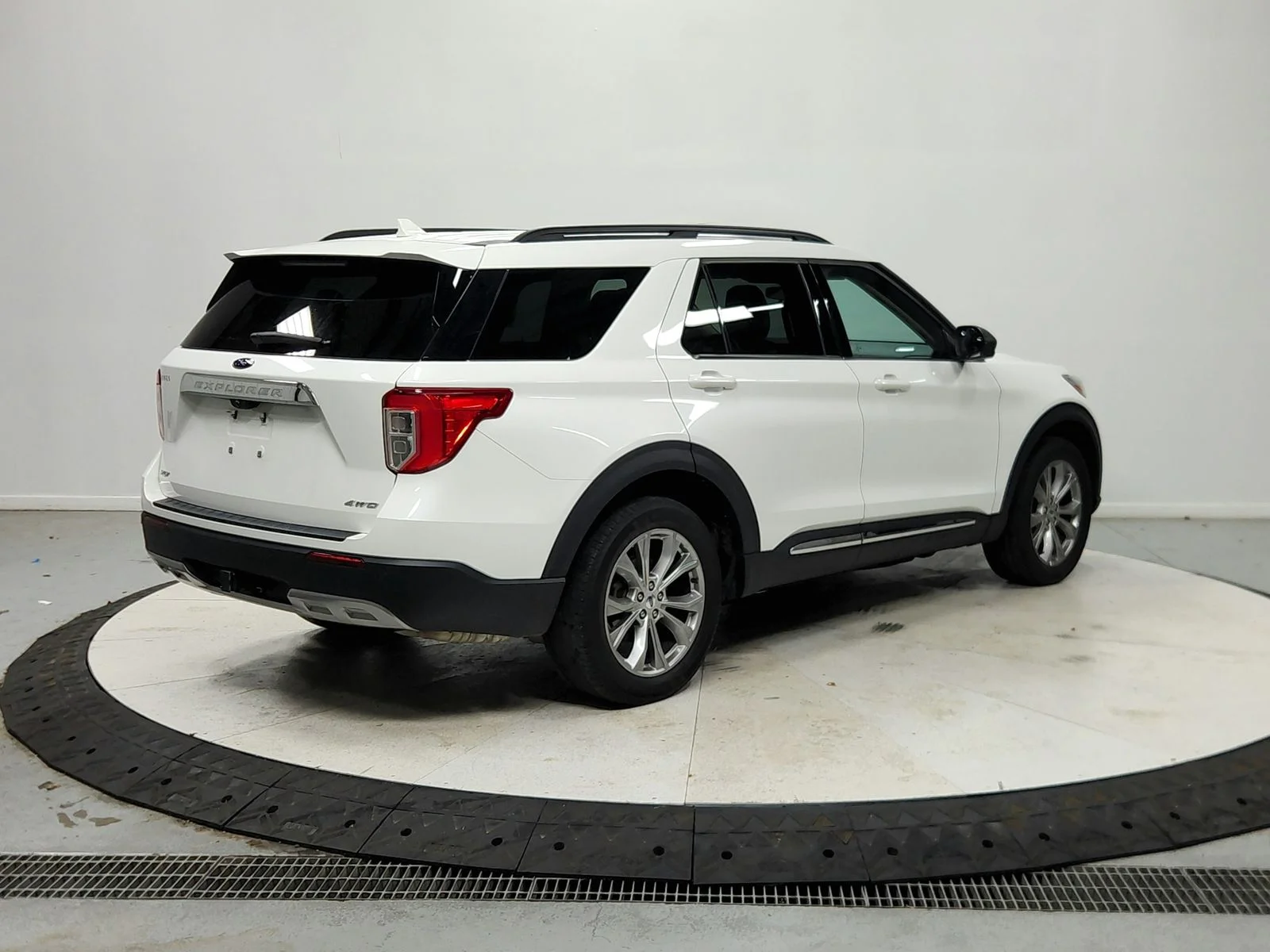 Used 2023 Star White Ford XLT image 8