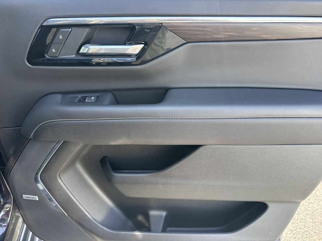 2025 Chevrolet Suburban Premier - Photo 16