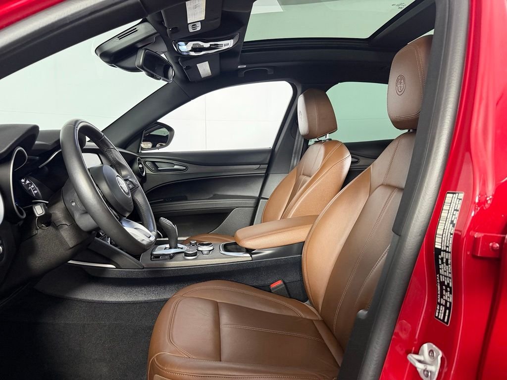 Used 2023 Alfa Rosso Alfa Romeo Ti image 18
