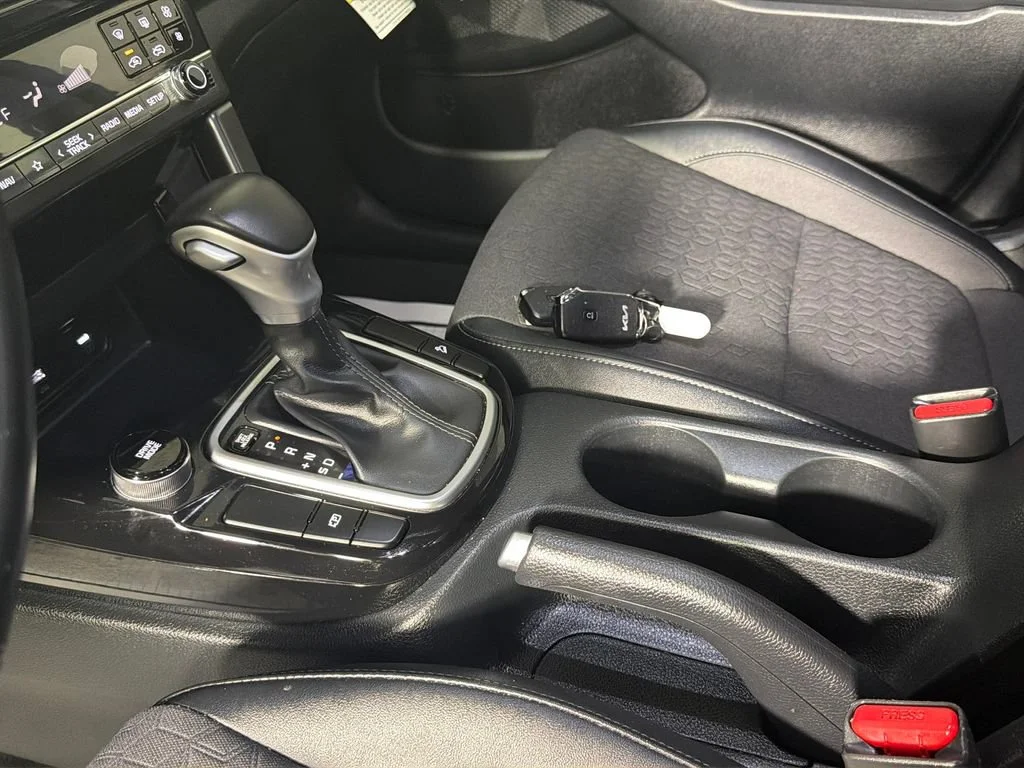 2024 Kia Seltos S - Photo 23