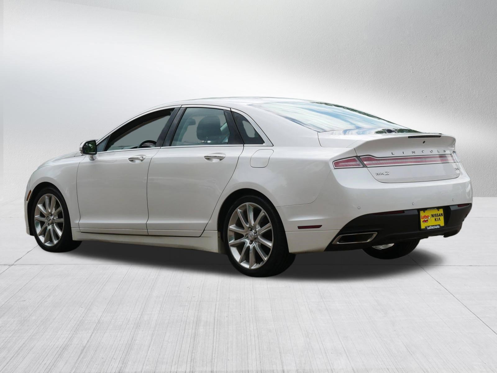 Used 2015 White Platinum Metallic Tri-Coat Lincoln Hybrid image 5