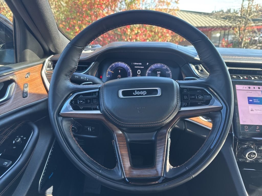 Used 2024 Diamond Black Crystal Pearlcoat Jeep Summit image 17