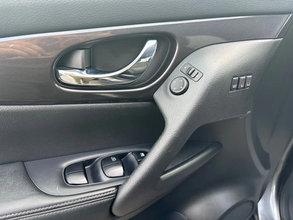 Used 2018 Gray Nissan SV image 17