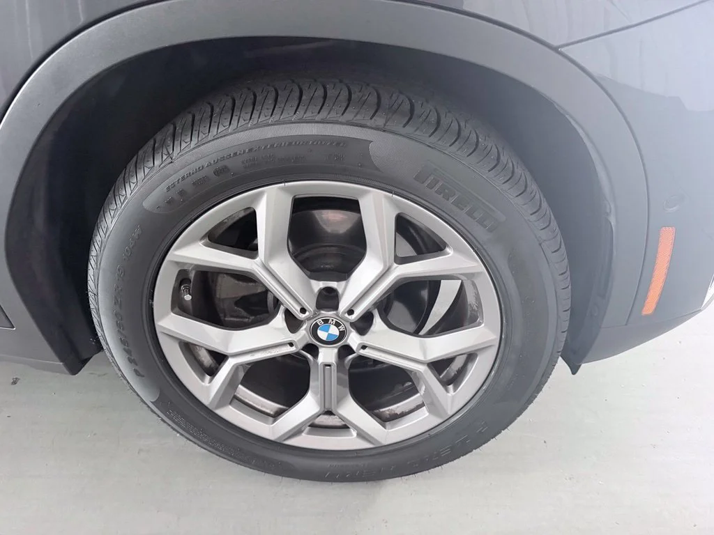 Used 2023 Dark Graphite BMW sDrive30i image 4