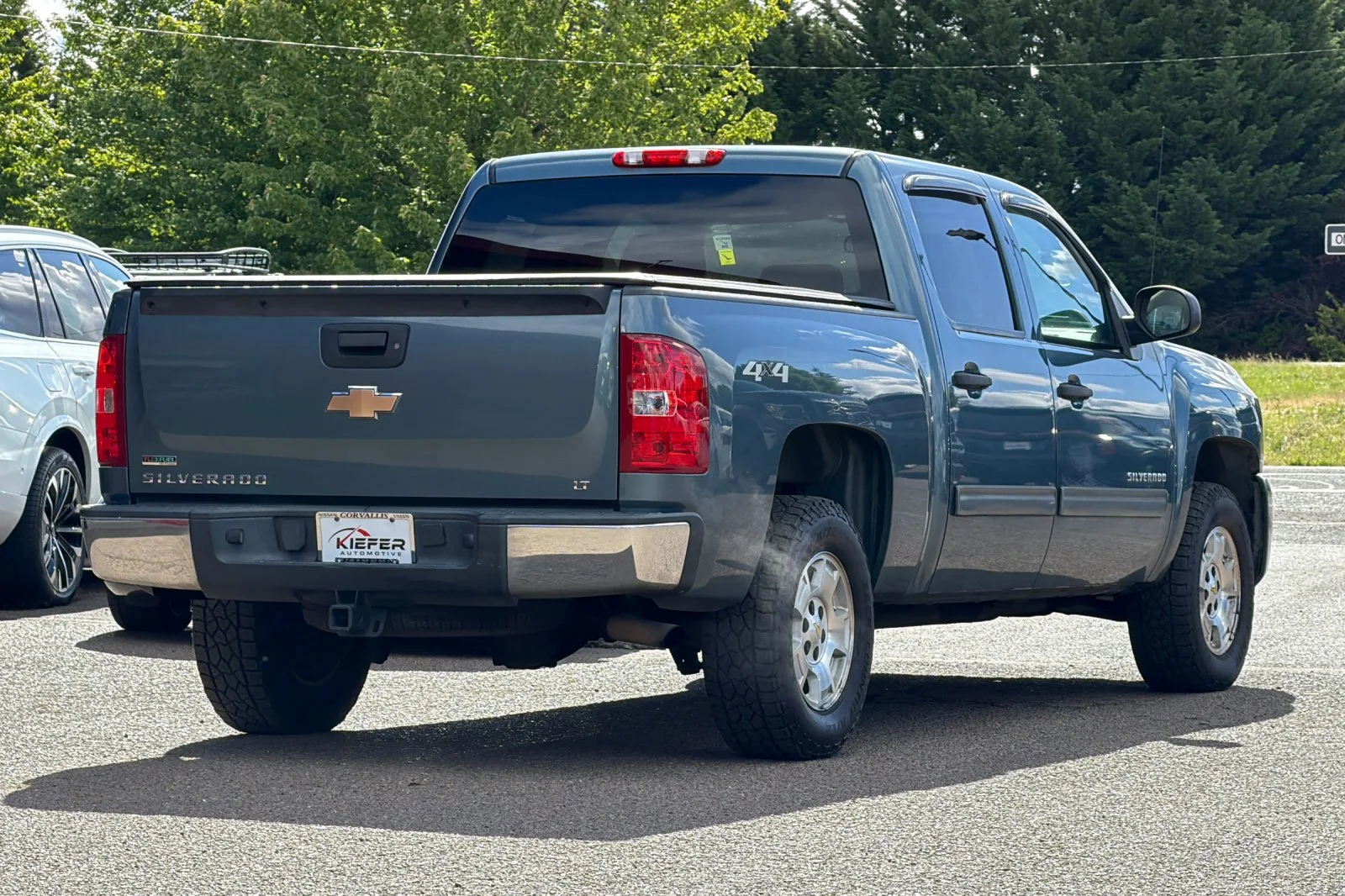 Used 2010 Blue Granite Metallic Chevrolet LT image 4