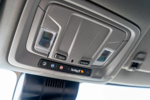 Used 2025 White GMC Elevation image 29