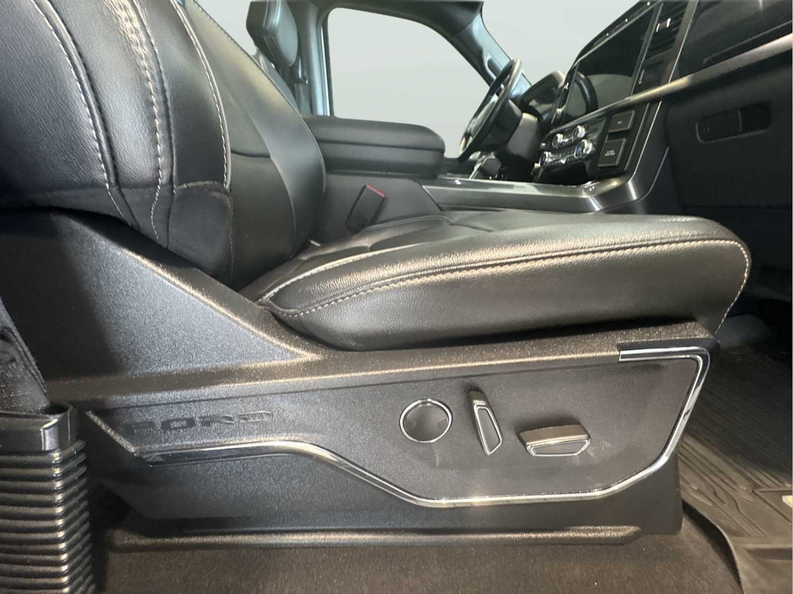 Used 2023 Oxford White Ford LARIAT image 27