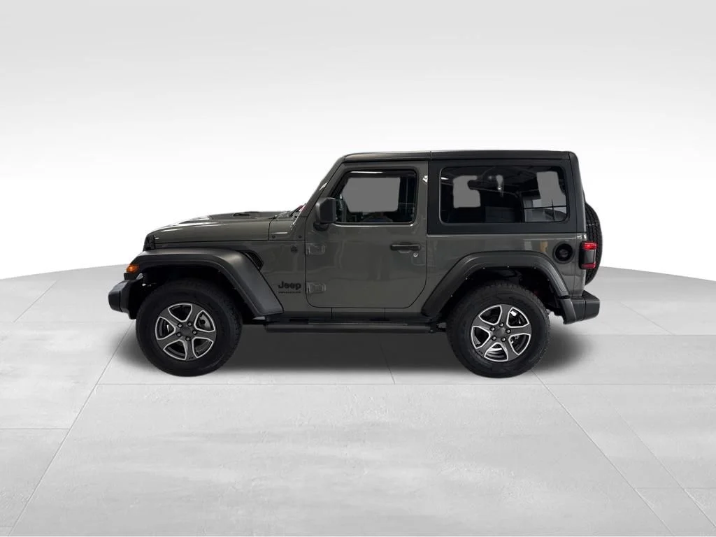 Used 2022 Gray Jeep Sport S image 2