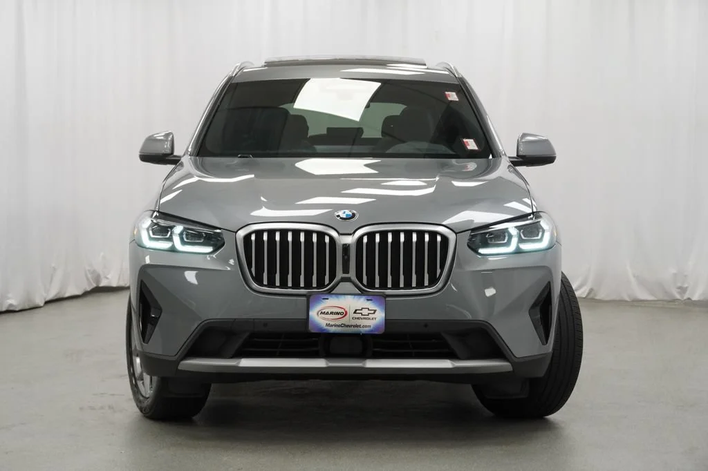 Used 2024 Gray BMW xDrive30i image 5