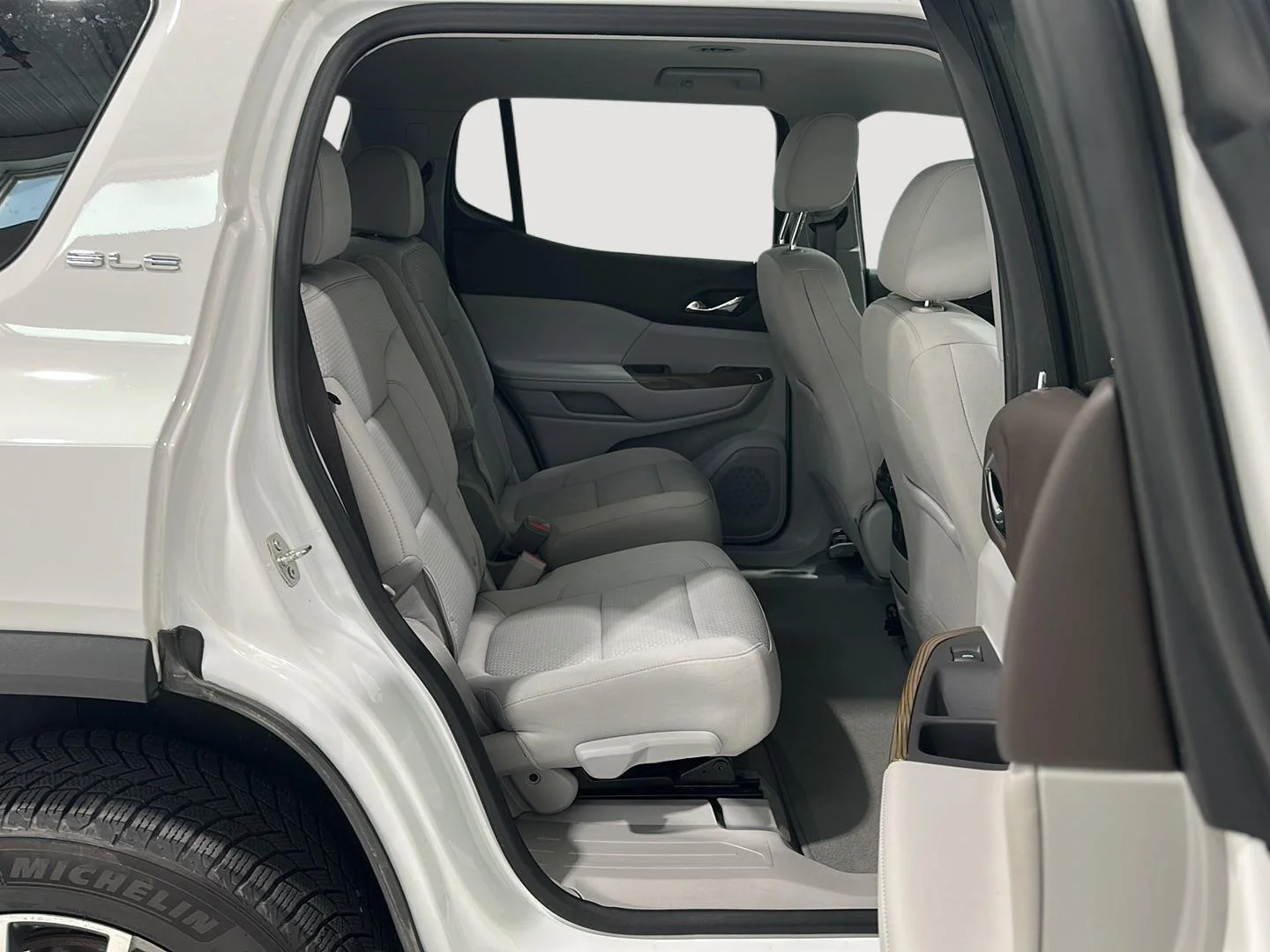 Used 2022 Summit White GMC SLE image 23