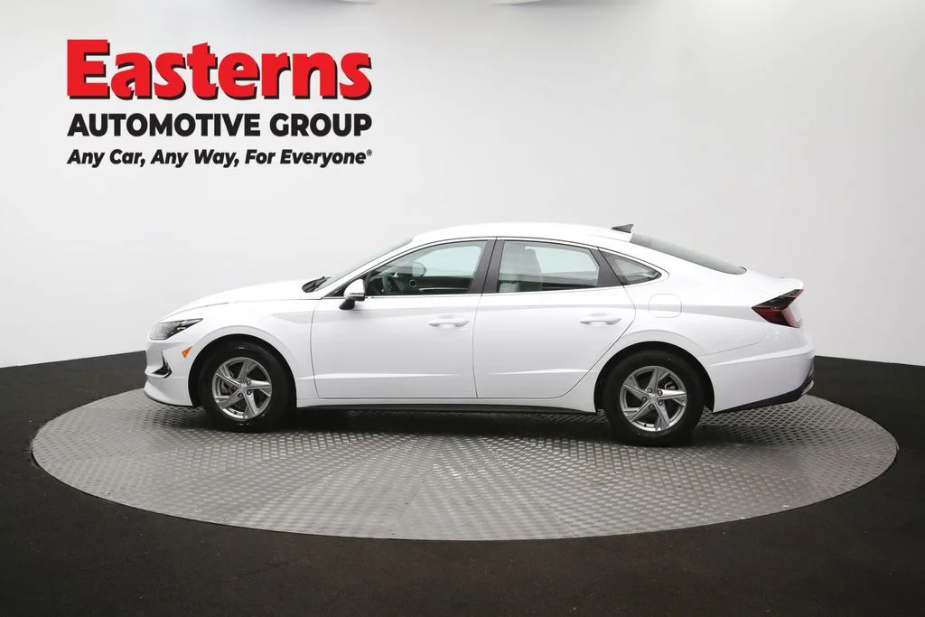 Used 2023 White Hyundai SE image 60