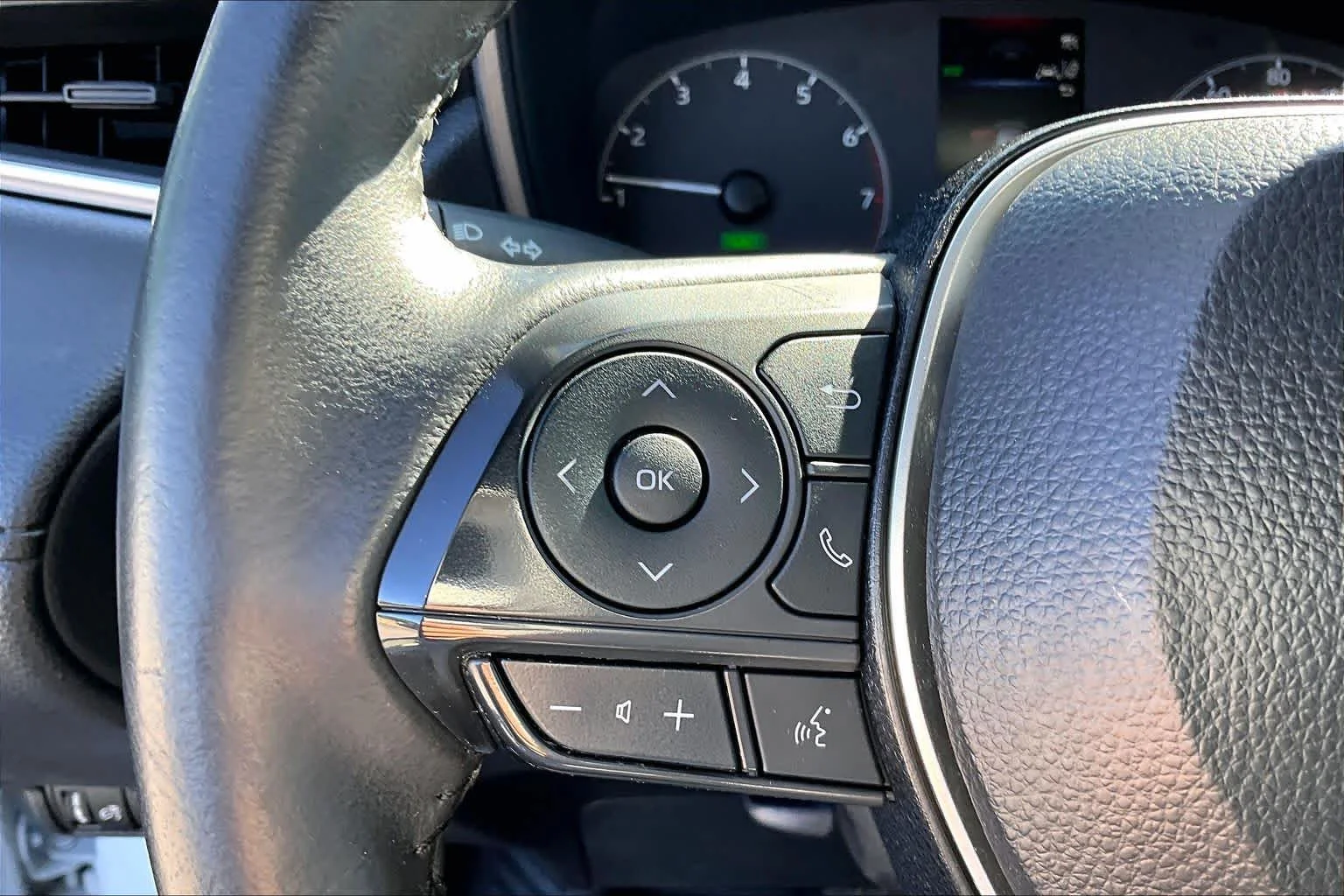 Used 2024 Wind Chill Pearl Toyota Hybrid SE image 22
