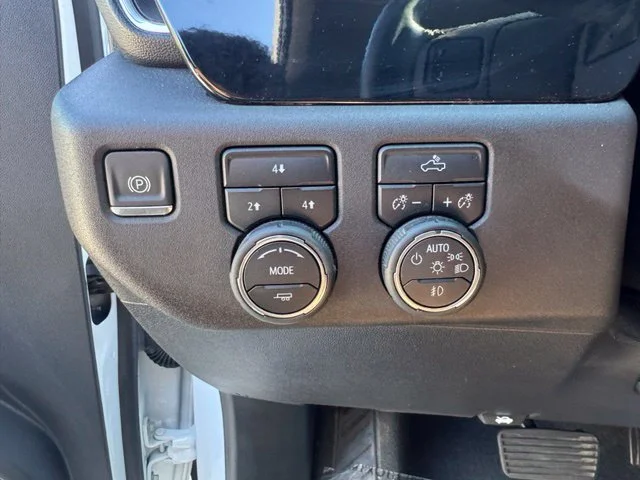 Used 2025 White Chevrolet LT image 22