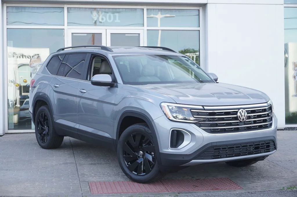 New 2026 Silver Volkswagen SE w/Technology image 3