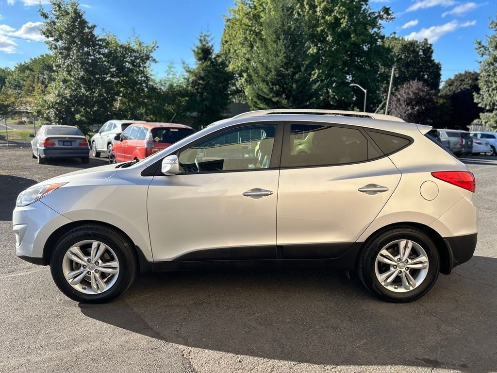 Used 2012 Diamond Silver Hyundai GLS image 11