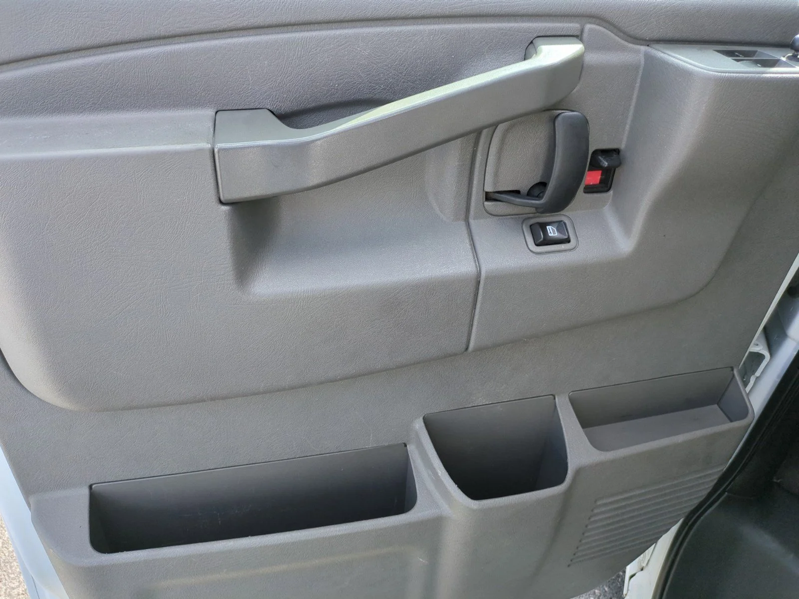 2019 Chevrolet Express Passenger LT - Photo 18