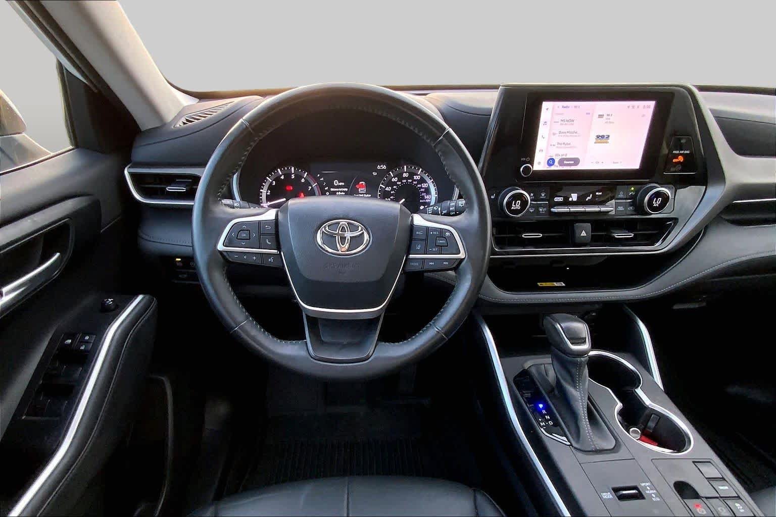 Used 2023 Wind Chill Pearl Toyota XLE image 6