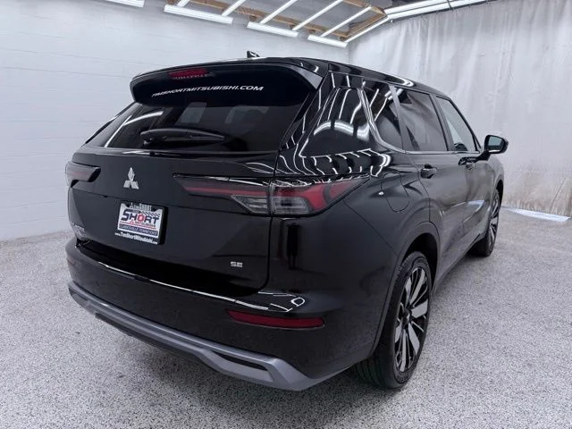 New 2026 Black Mitsubishi SE image 2