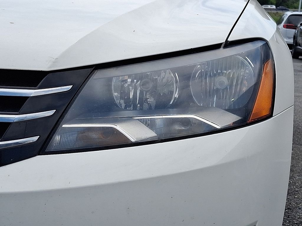 Used 2013 White Volkswagen TDI SE image 8
