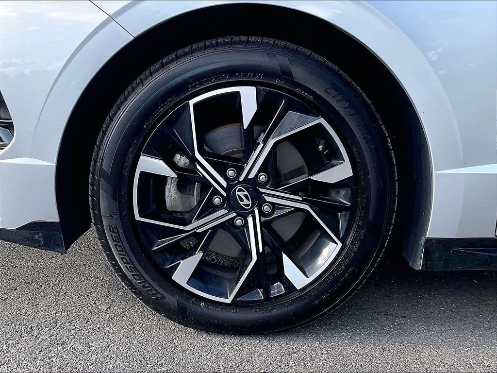 Used 2024 Silver Hyundai SEL image 22