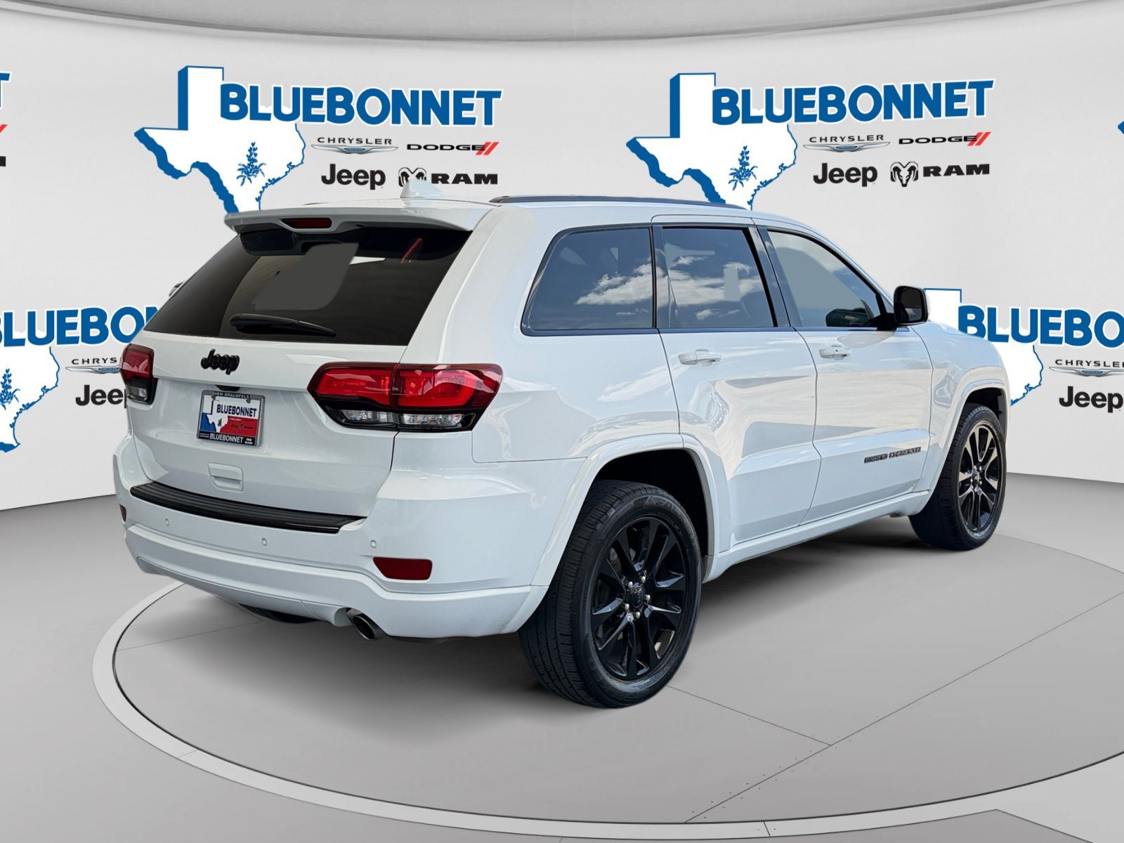 Certified Used 2017 Bright White Clearcoat Jeep Altitude image 5