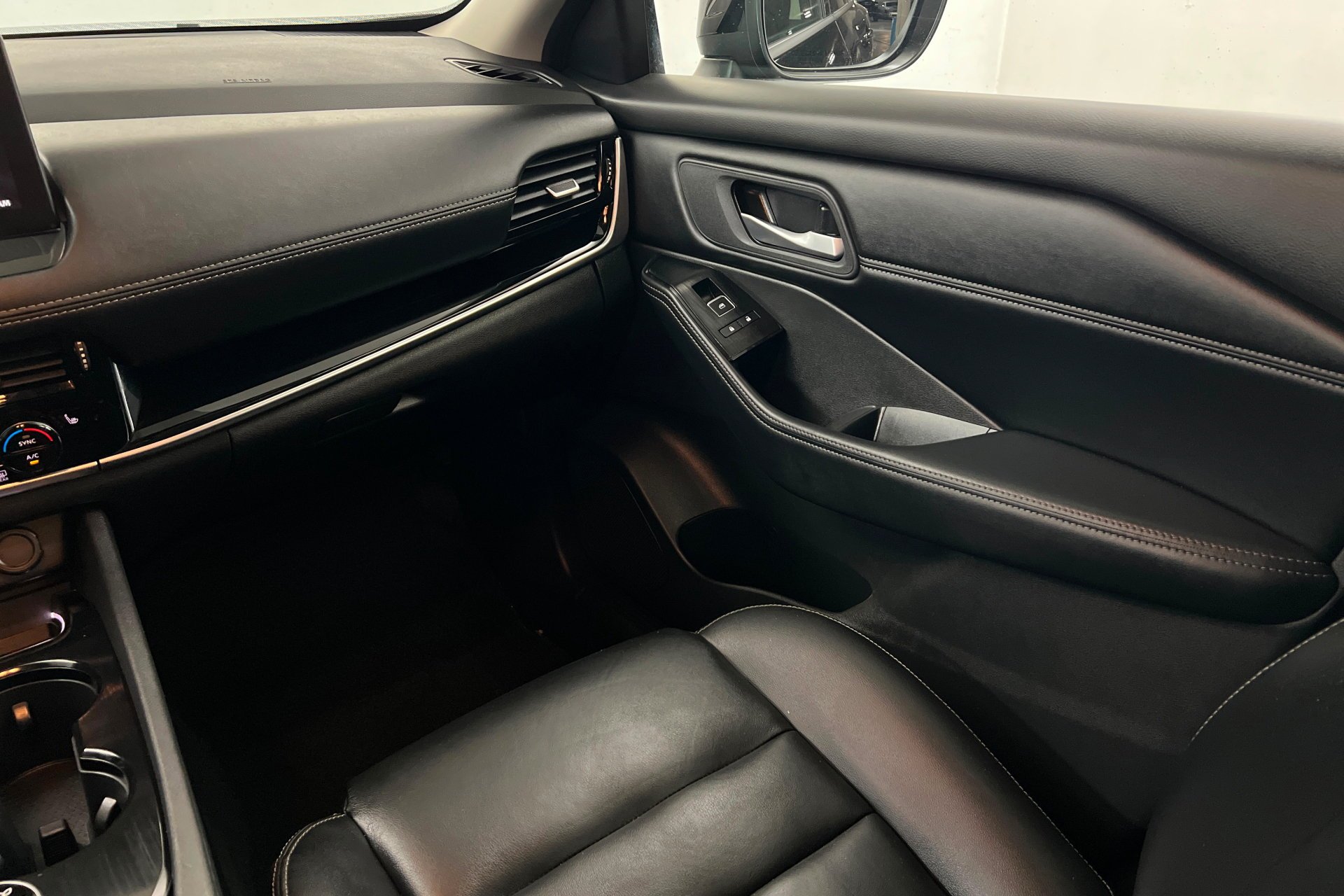 Used 2026 Super Black Nissan SL image 11