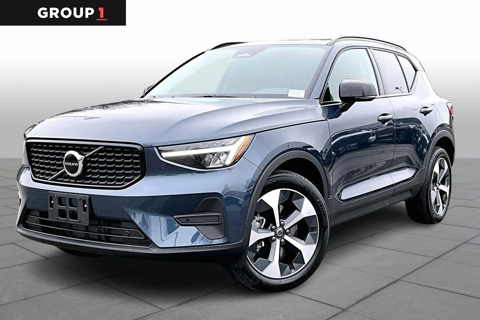 2026 Volvo XC40 B5 Core Dark AWD's photo