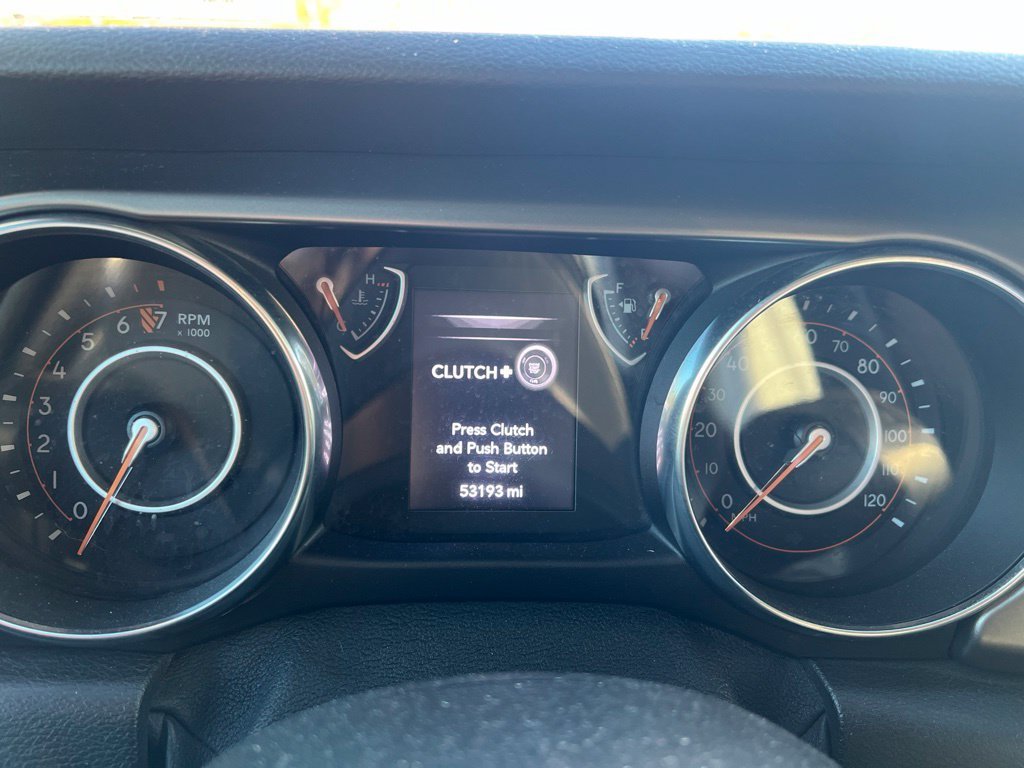 Used 2019 Green Jeep Sport image 10