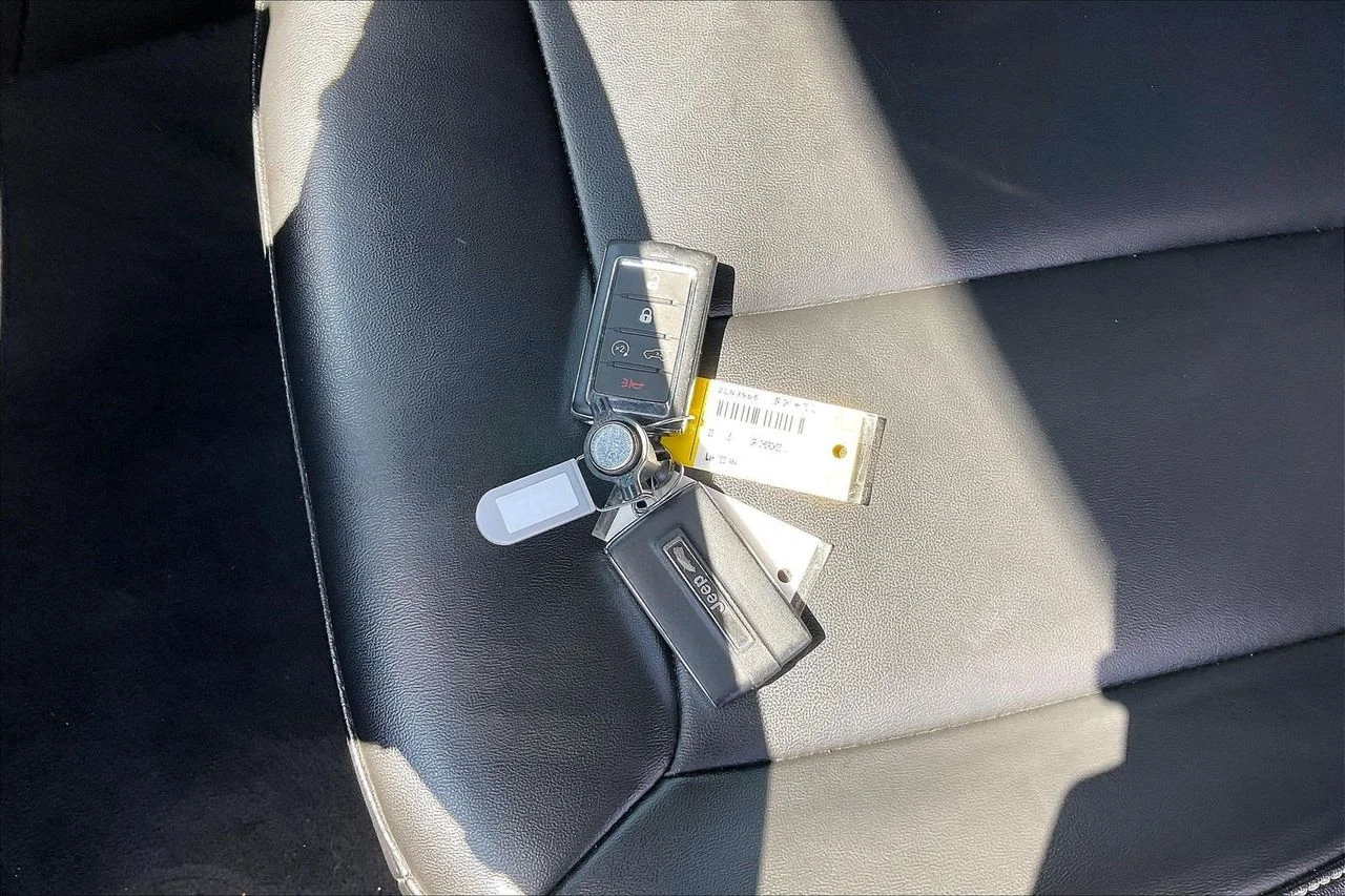 Used 2023 White Jeep Limited image 35