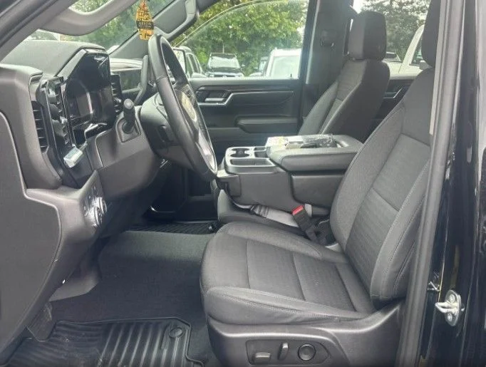 Used 2024 Black GMC Elevation image 3