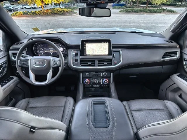 Used 2023 White GMC SLT image 21