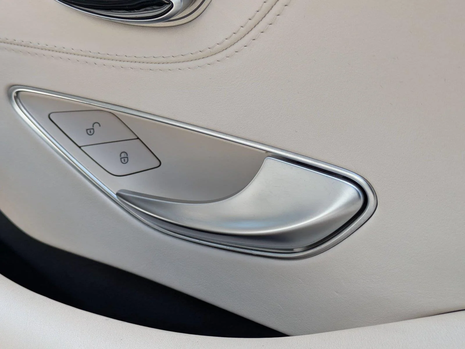 Used 2018 designo Diamond White Metallic Mercedes-Benz S 560 image 28
