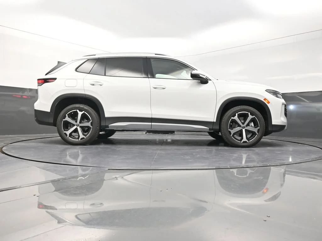 2026 Volkswagen Tiguan SE - Photo 29