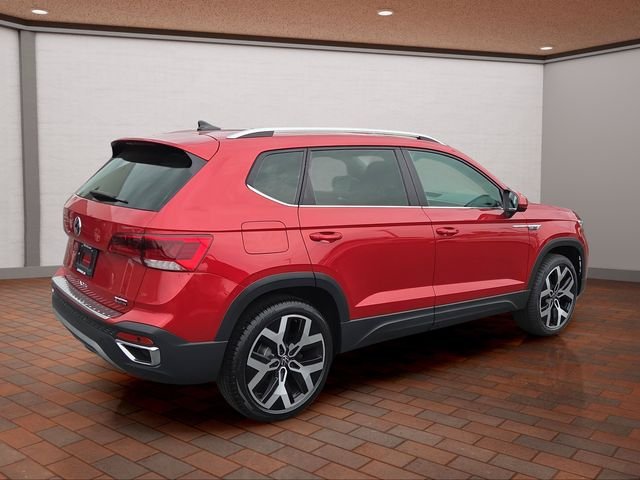 Certified Used 2023 Red Volkswagen 1.5T SEL image 3