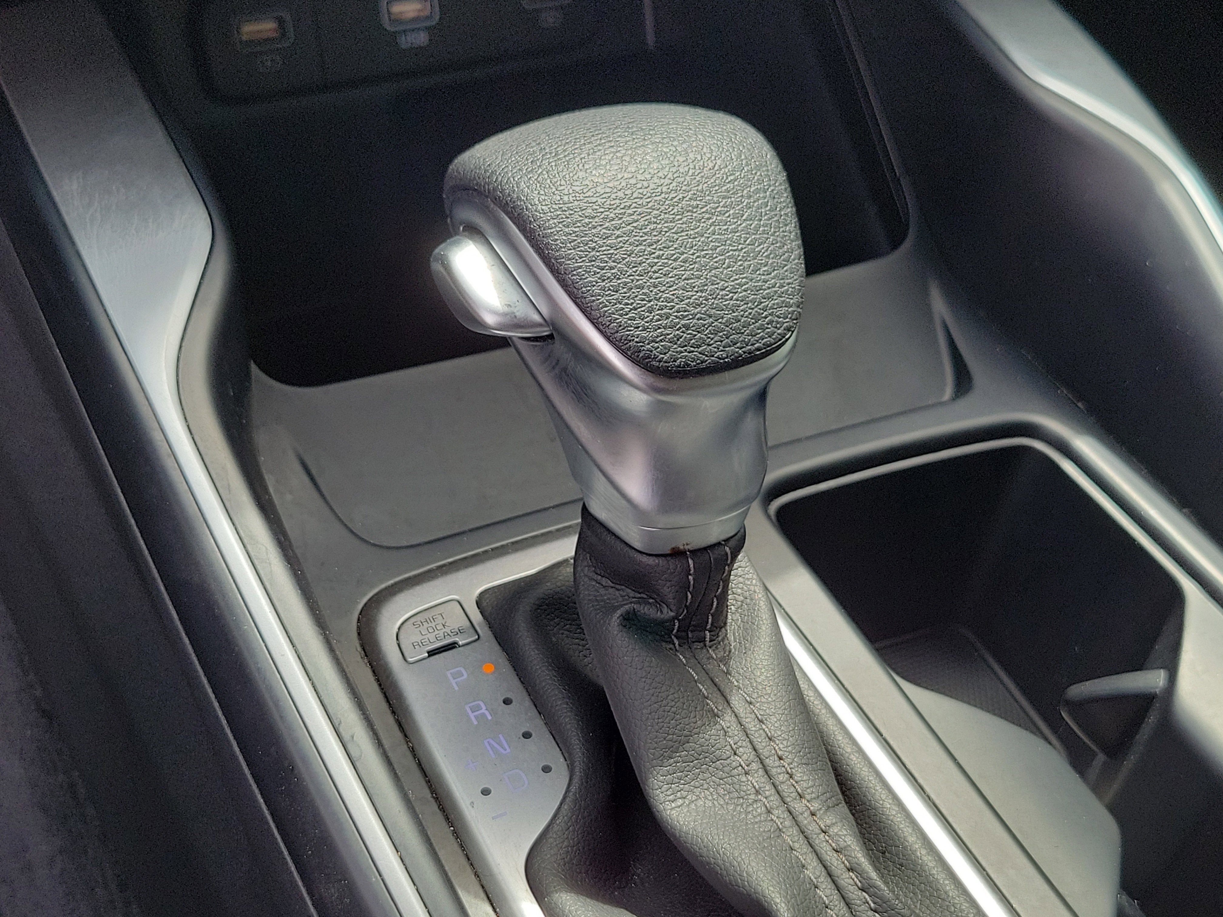 Used 2023 Gravity Grey Kia LX image 8