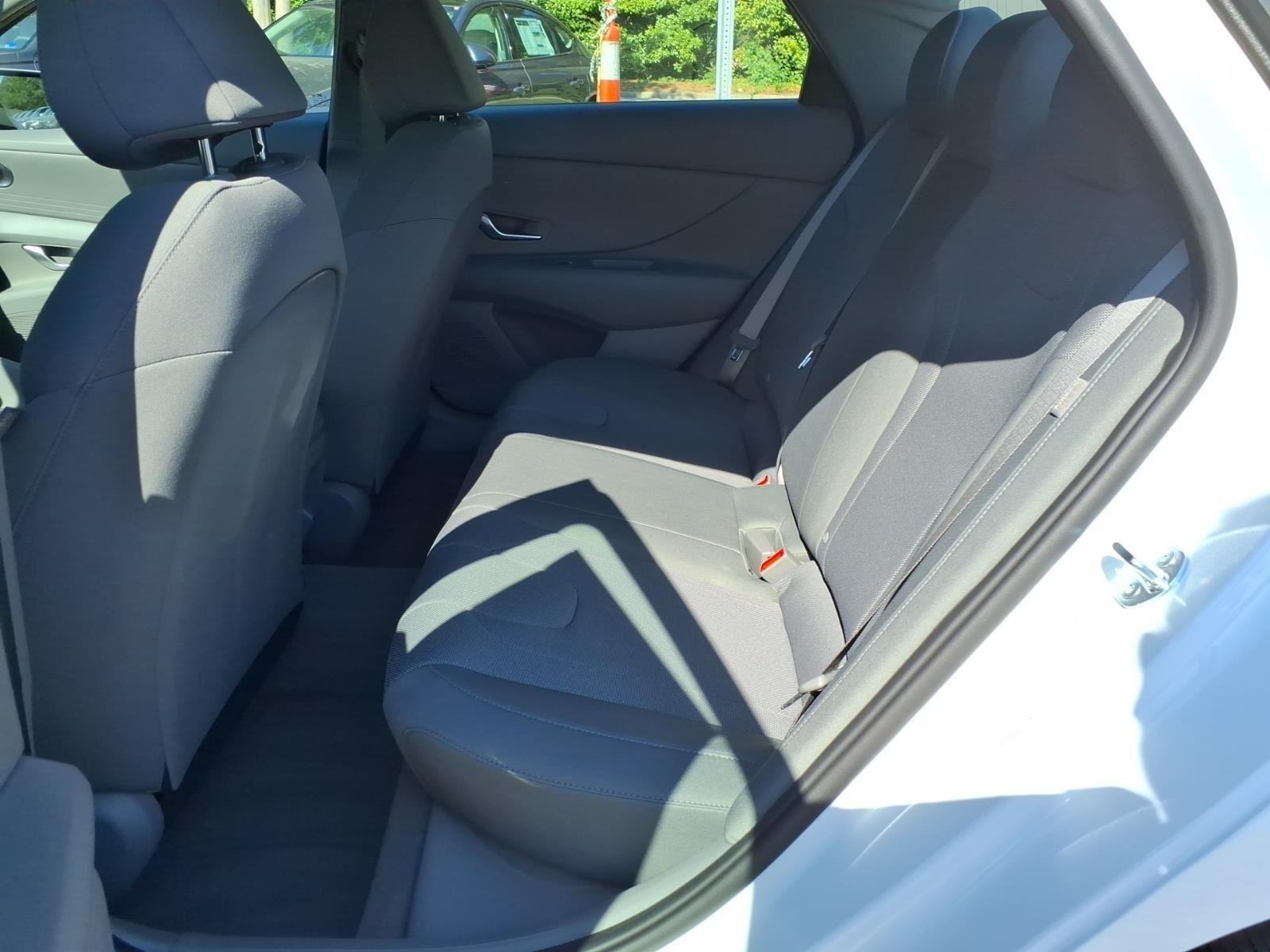 New 2026 WHITE HYUNDAI SE image 14