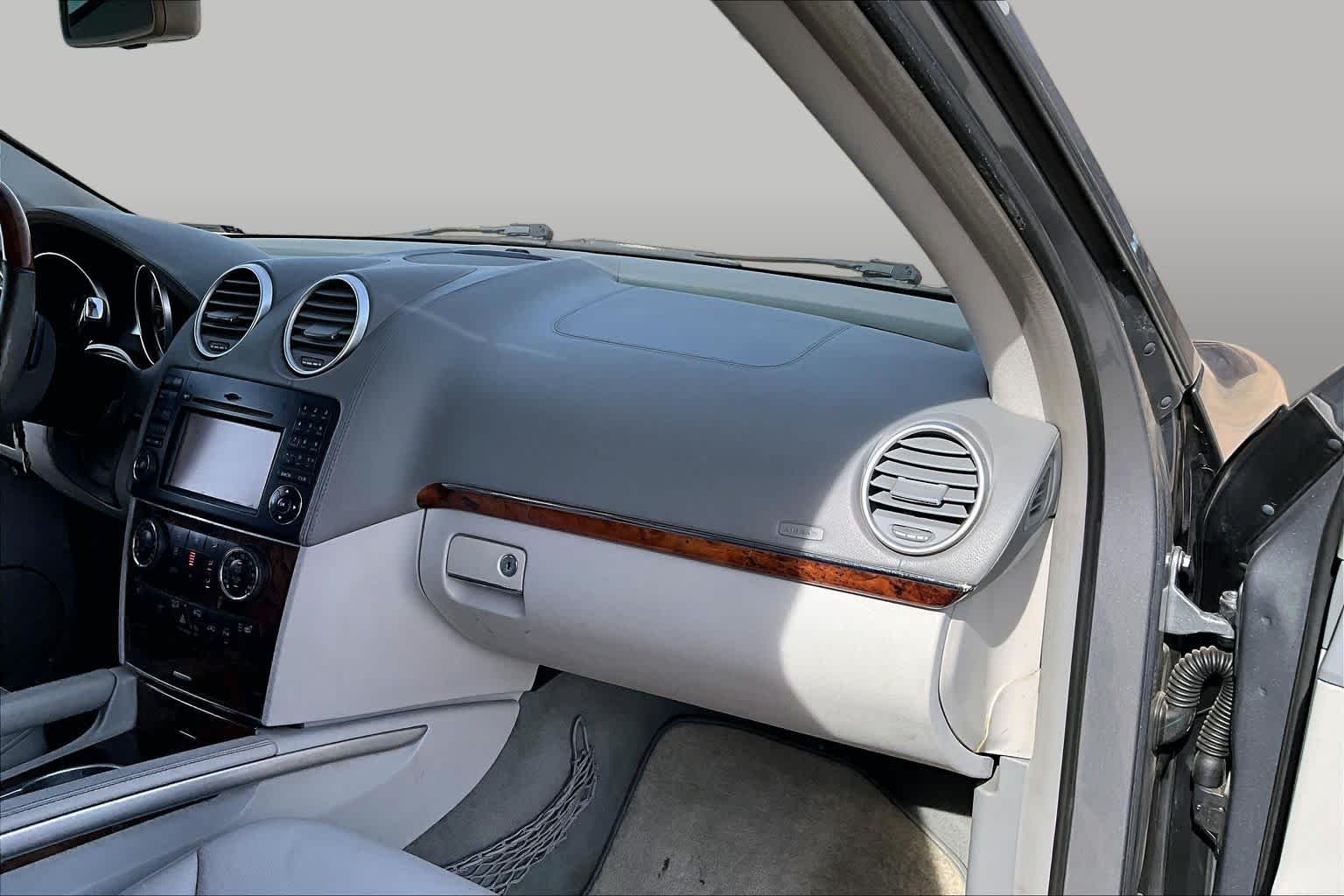 Used 2011 Iridium Silver Metallic Mercedes-Benz GL 450 image 17