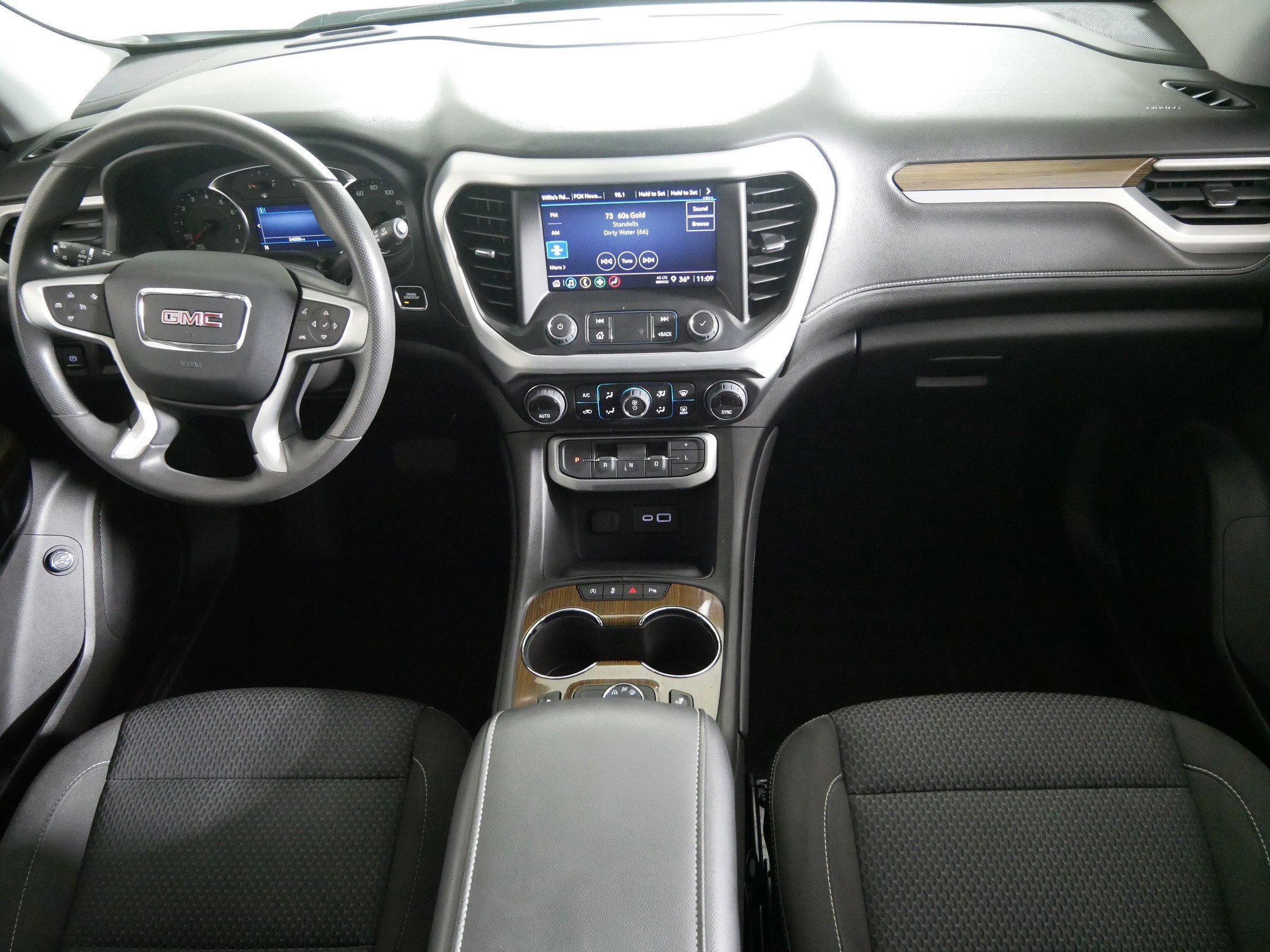 2023 GMC Acadia SLE - Photo 10