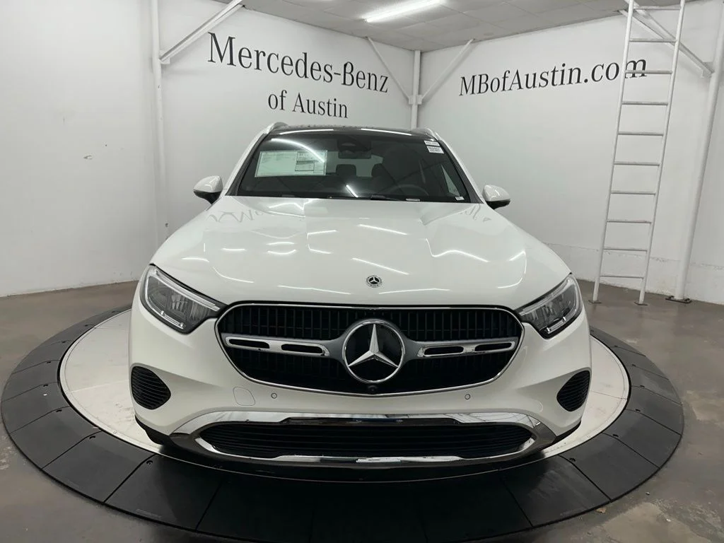 New 2027 White Mercedes-Benz GLC 300 image 2